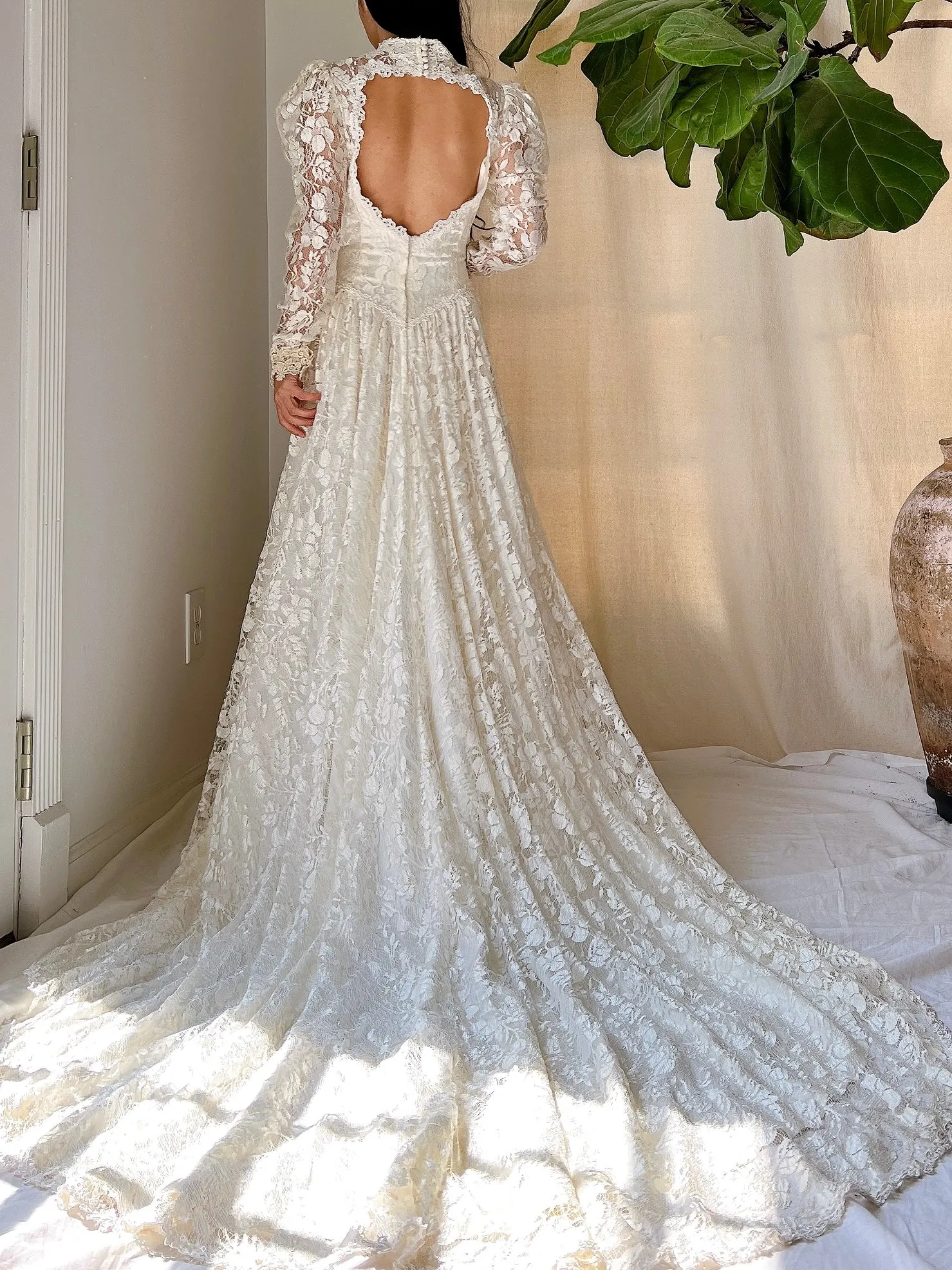 1980S Long Sleeve Lace Gown - M