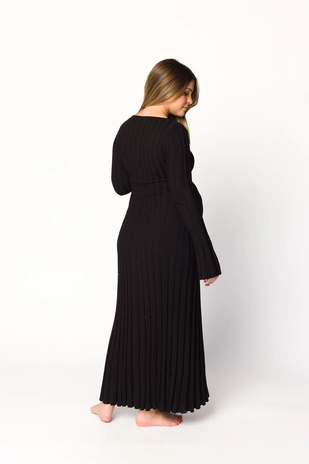 Berkeley Ribbed Knit Maxi Dress With V-Neck in Black