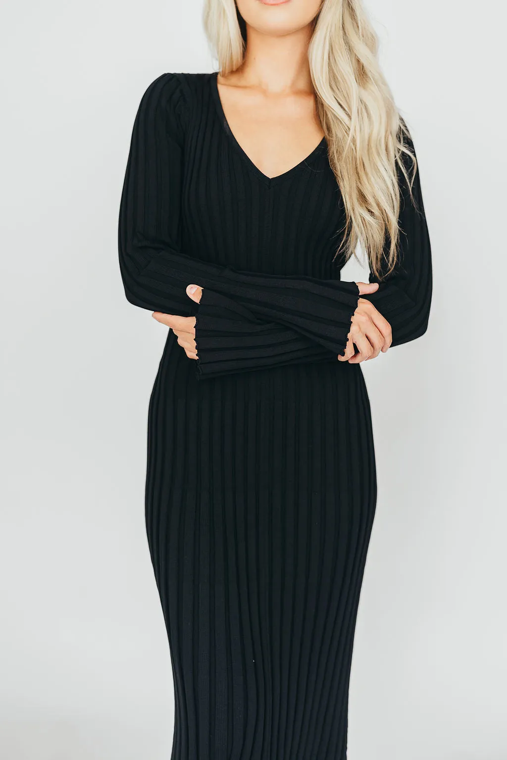 Berkeley Ribbed Knit Maxi Dress With V-Neck in Black