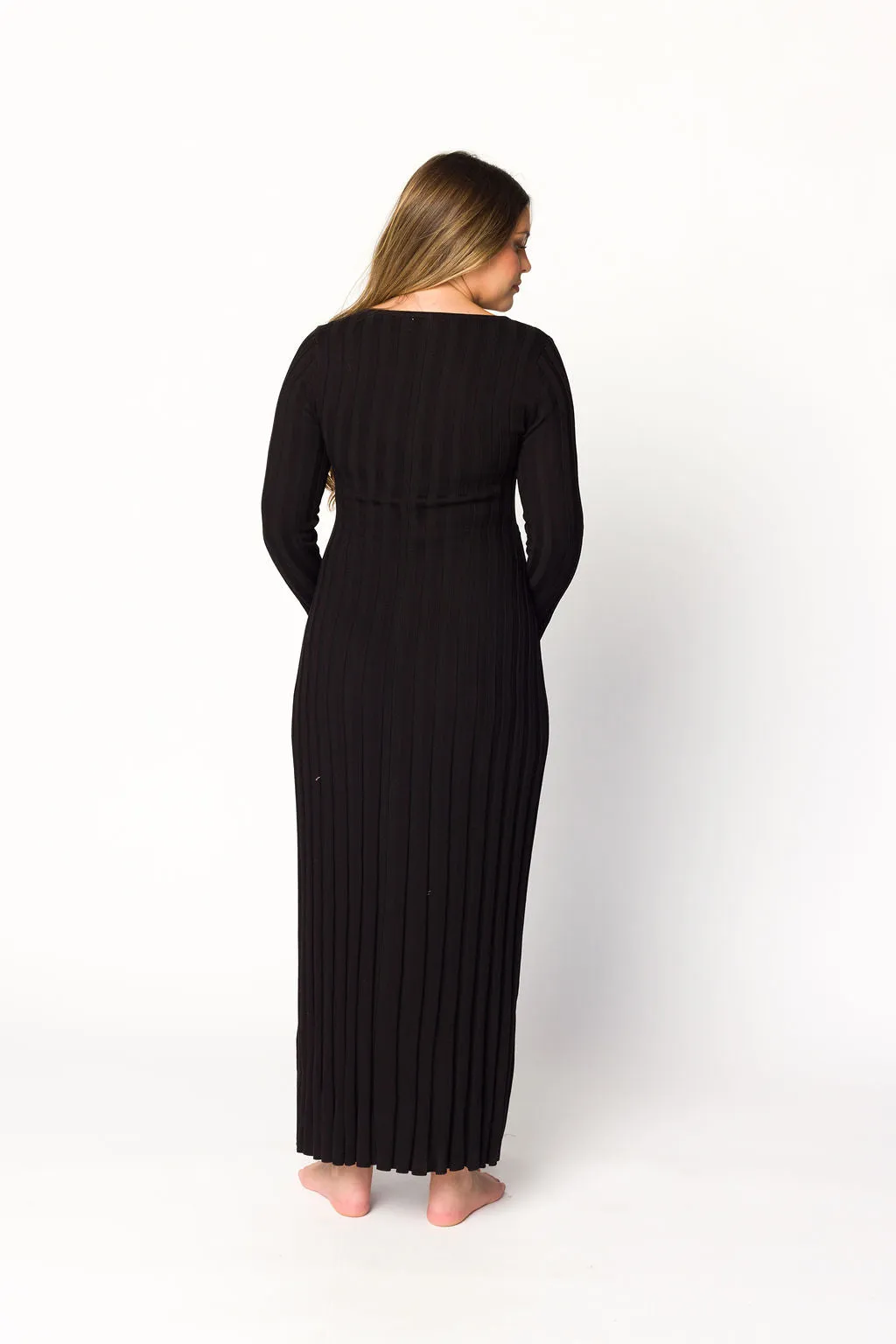 Berkeley Ribbed Knit Maxi Dress With V-Neck in Black