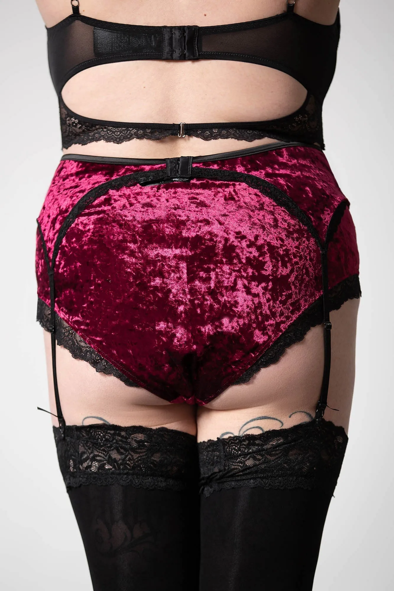 Mercy Lace Garter Belt [BLOOD]
