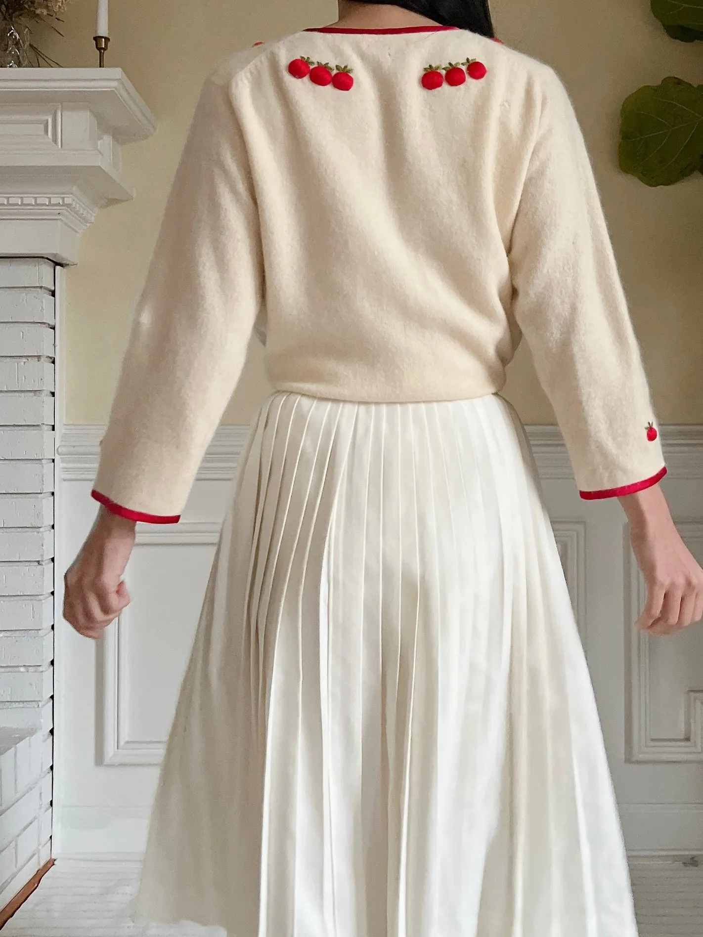 Vintage Cherry Embroidered Cardigan - S/M