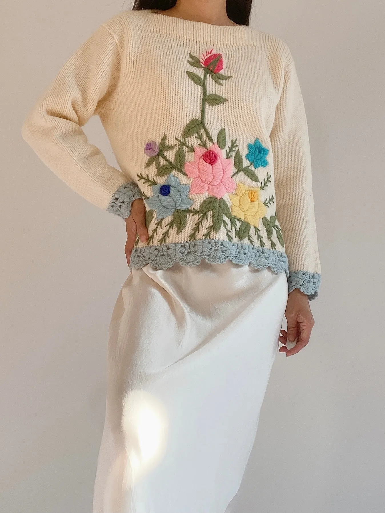 Vintage Embroidered Floral Sweater - S