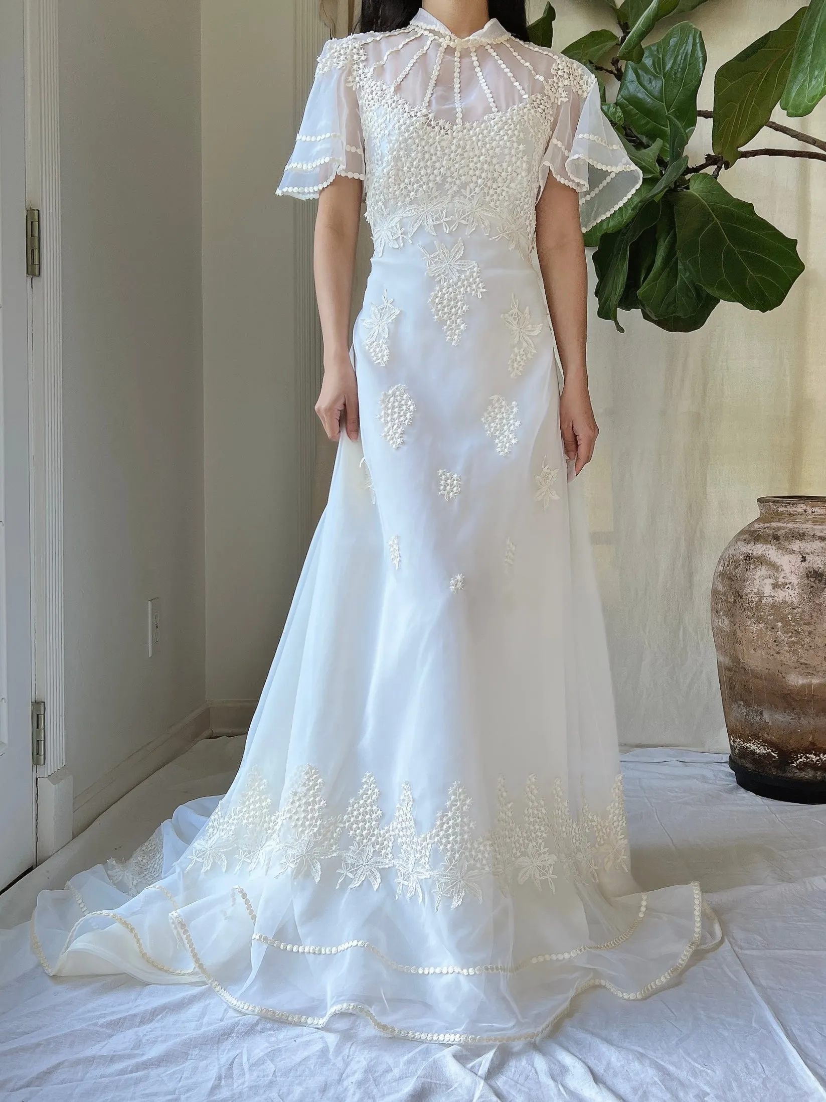 Vintage Flutter Sleeve Wedding Dress - M