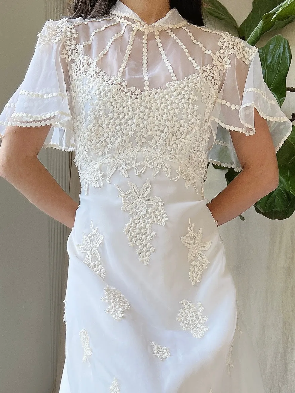 Vintage Flutter Sleeve Wedding Dress - M