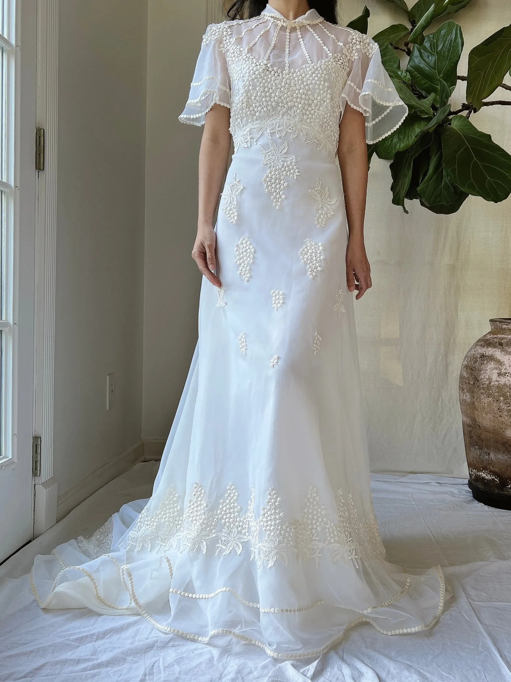 Vintage Flutter Sleeve Wedding Dress - M