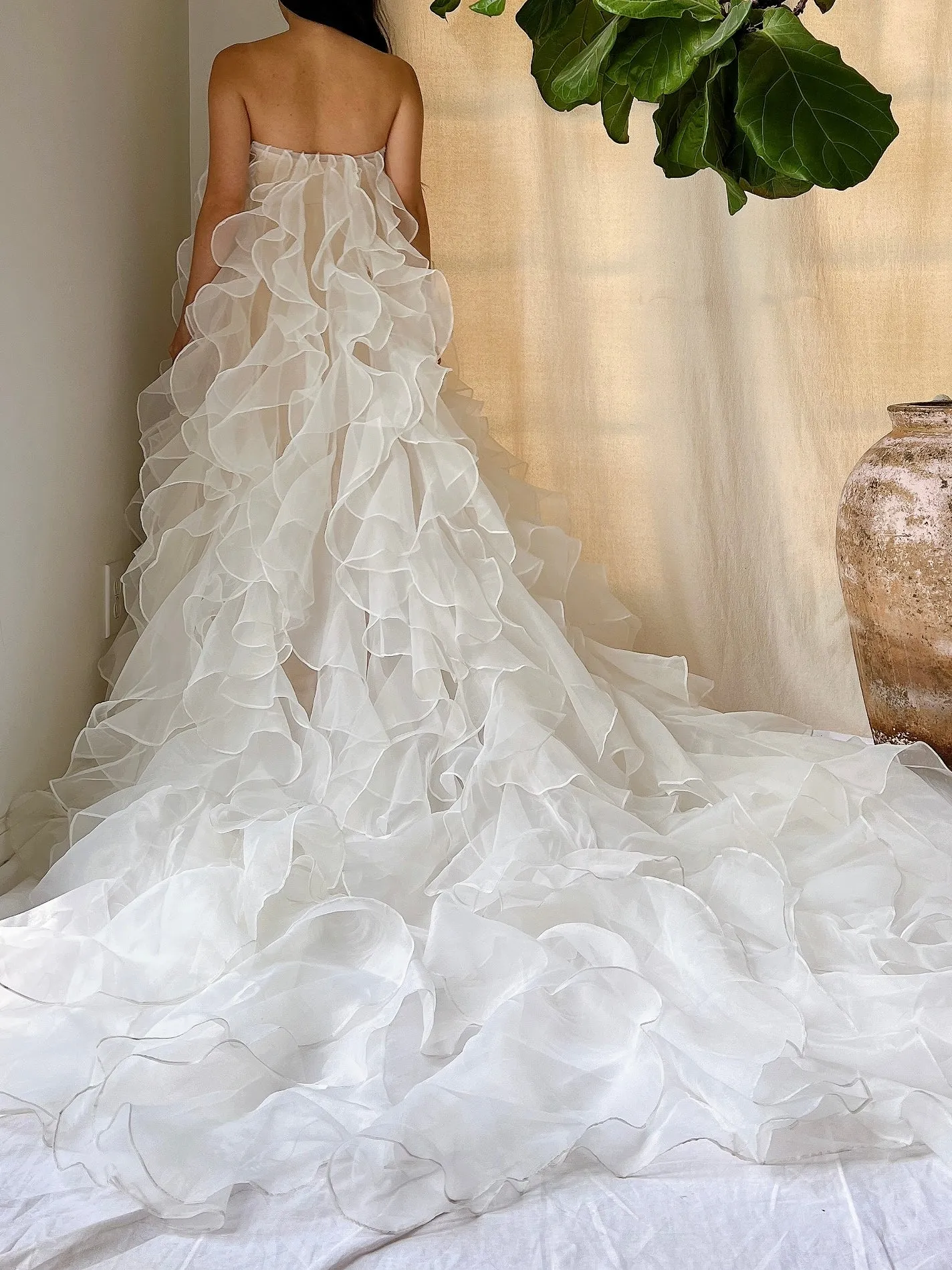 White Ruffled Gown - OSFM